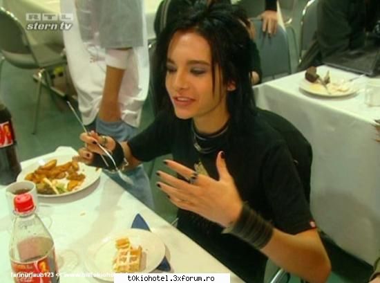 Bill's hairstyle - k sa nu mai spunem cat de delicioasa a fost - Bill Kaulitz