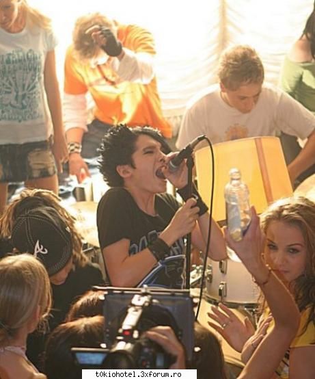 dupa cum shtitzi, baietzii sunt in concert... aici putetzi discuta shi scrie despre concerte,