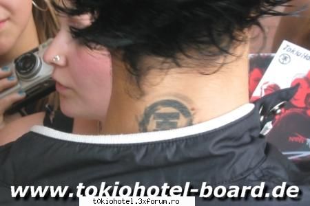 Tatuaj & piercings.. - Dupa cum shtitzi... Bill are un tatuaj (care - Bill Kaulitz