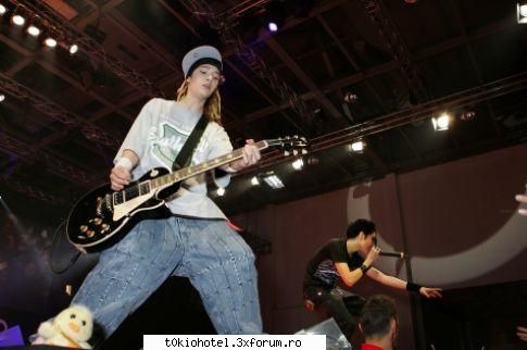 Tokio Hotel - Jung und nich mehr jugendfrei - Ihr steht immer puenktlich auf Und verpennt was - Versuri